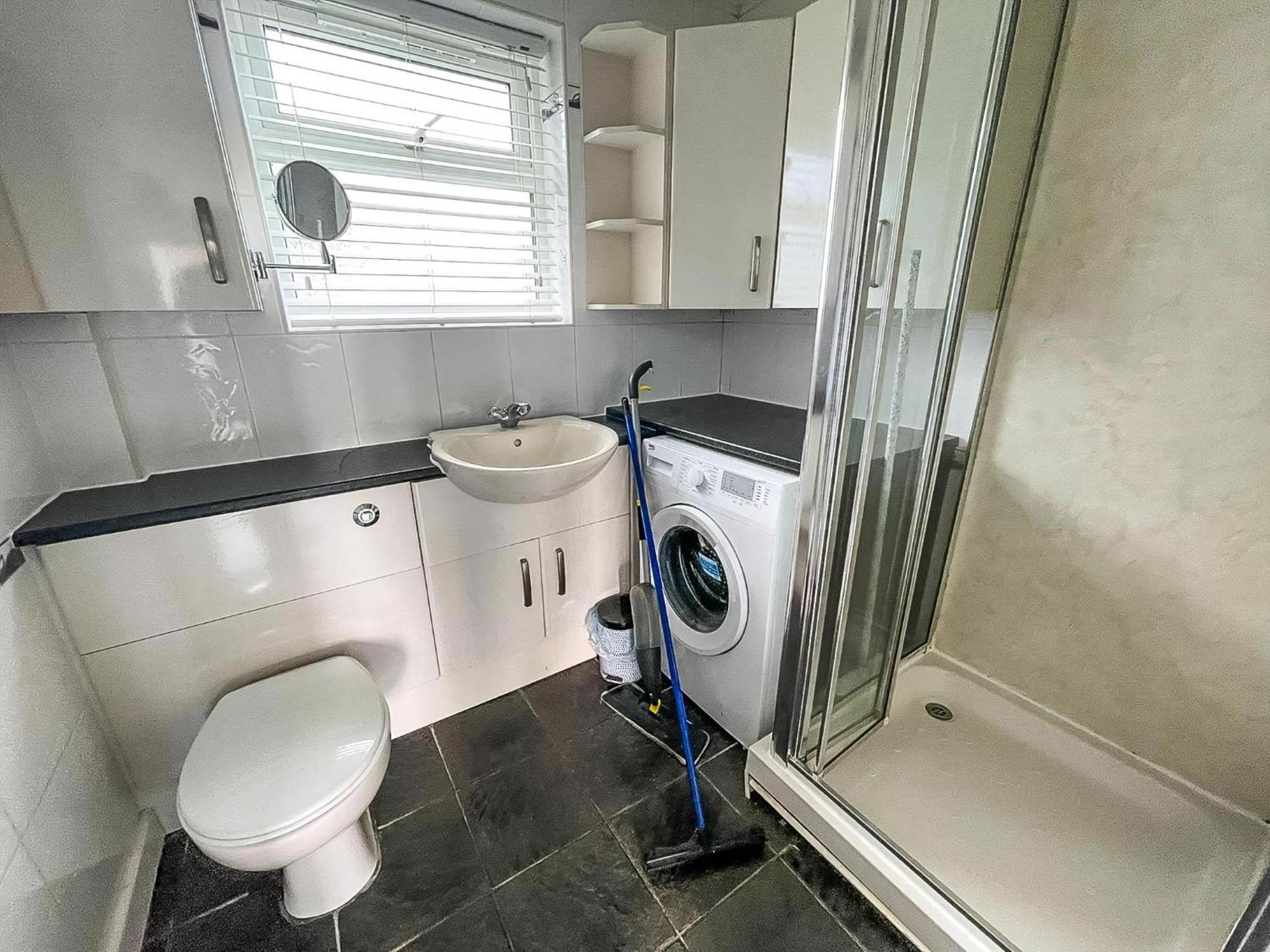 Lovely 6 Berth At Waterside Village Park In Corton Ref 14100w Villa