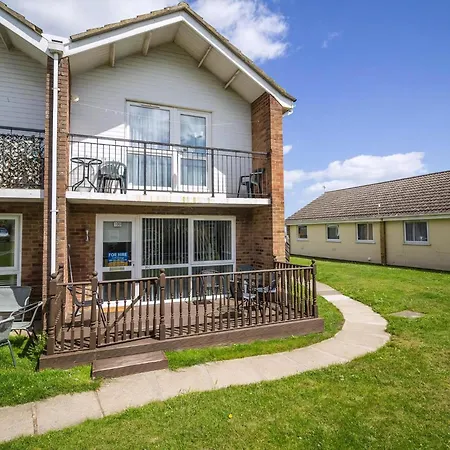 Lovely 6 Berth Villa At Waterside Village Park In Corton Ref 14100W Lowestoft Exterior photo