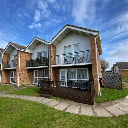 Lovely 6 Berth Villa At Waterside Village Park In Corton Ref 14100W Lowestoft Exterior photo