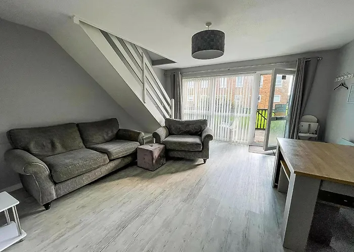Lovely 6 Berth Villa At Waterside Village Park In Corton Ref 14100W