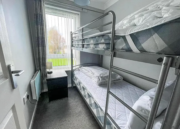 Lovely 6 Berth Villa At Waterside Village Park In Corton Ref 14100W