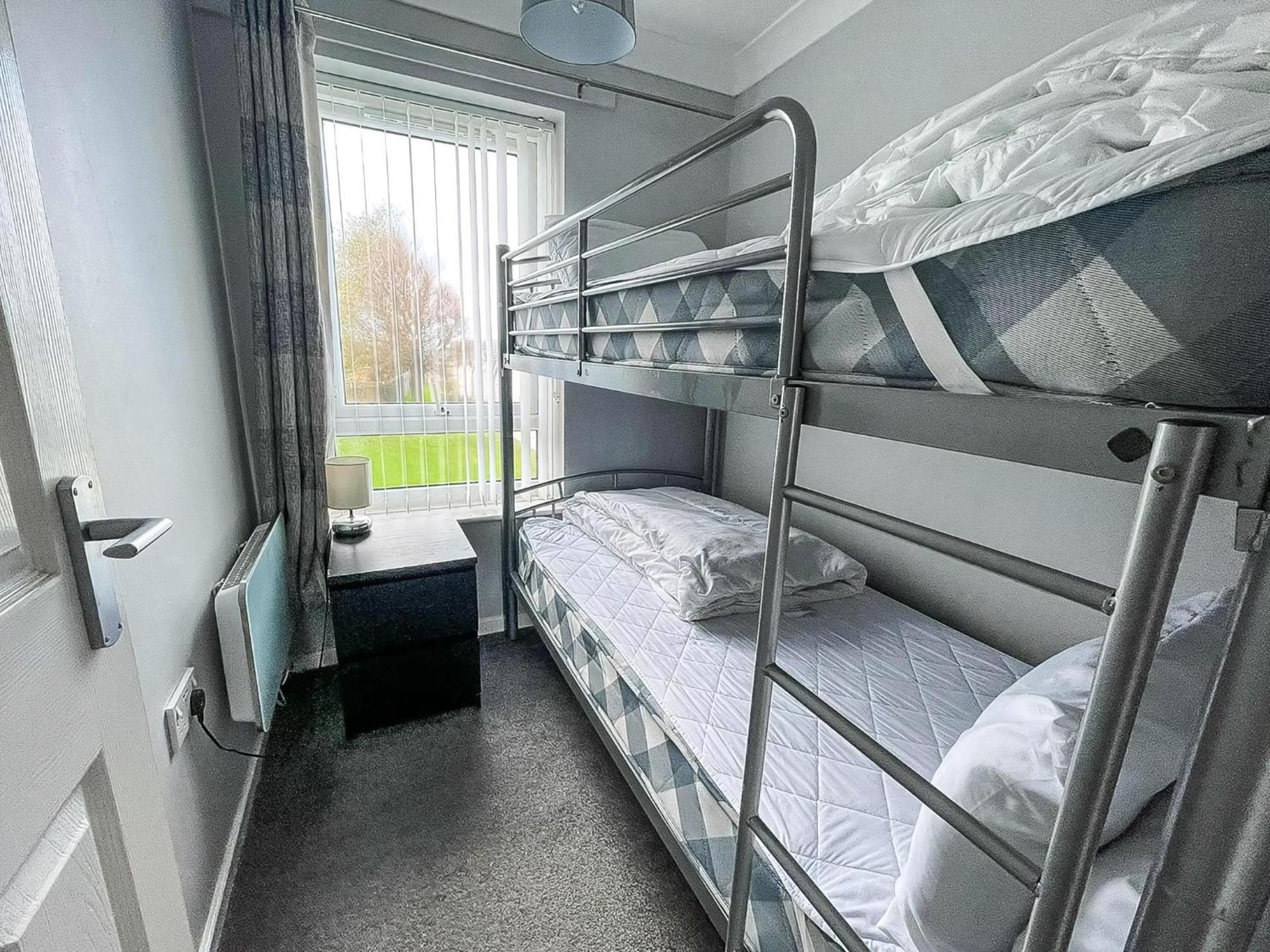 Lovely 6 Berth At Waterside Village Park In Corton Ref 14100w *